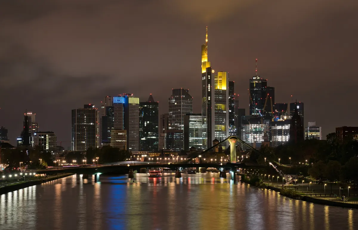 Frankfurt am Main skyline at night