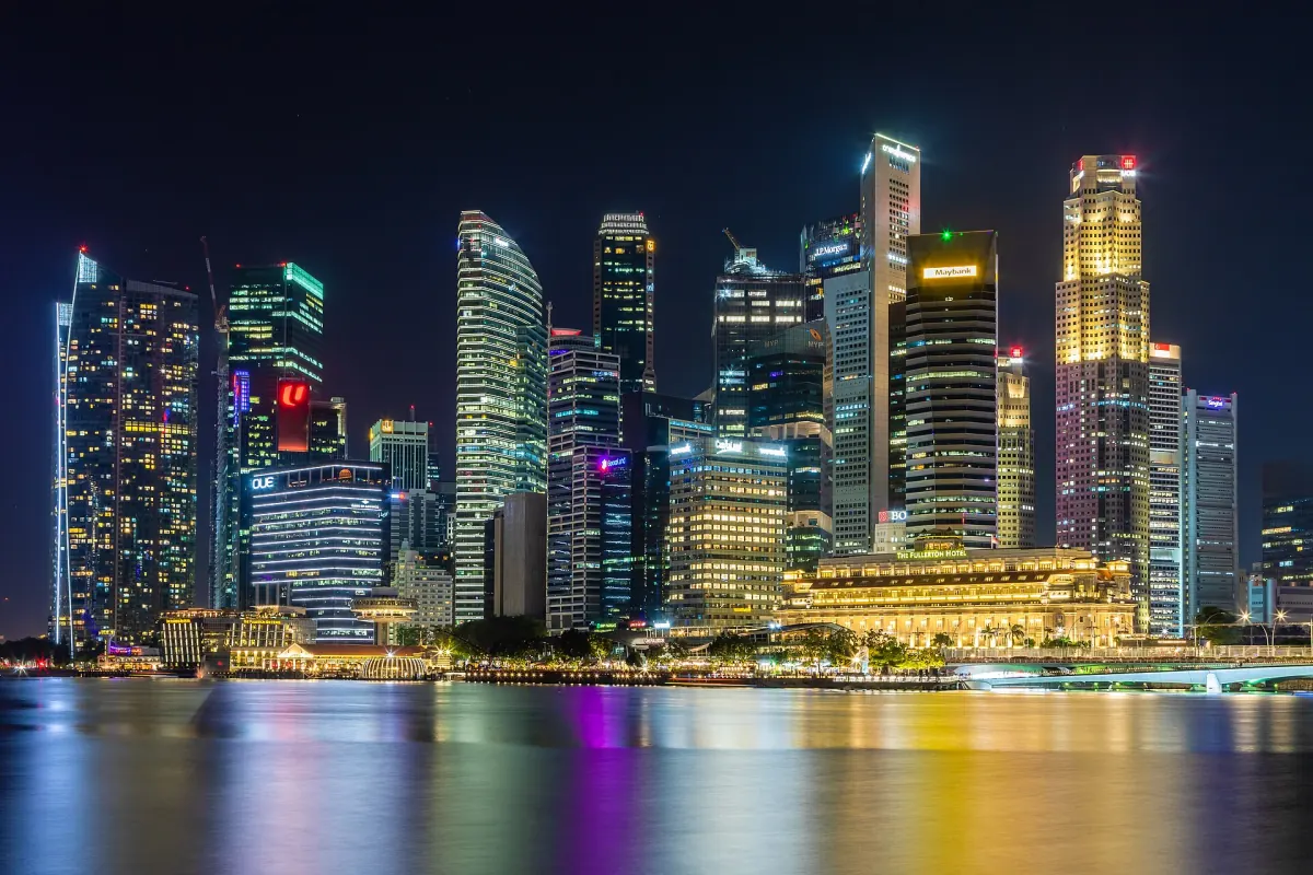 The Singapore business district skyline at Marina Bay at night